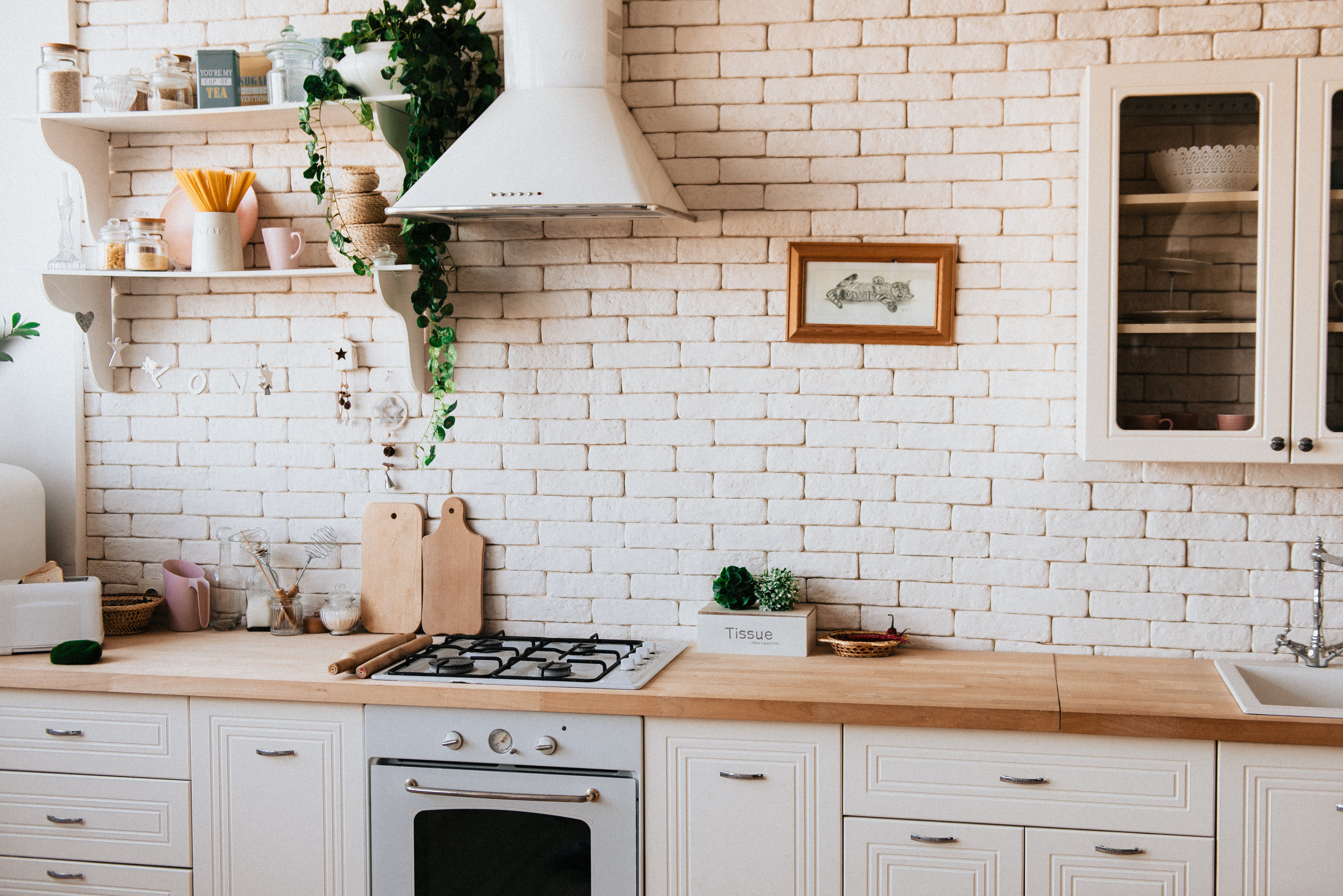 How to Decorate Your Kitchen: 10 Tips to Help You